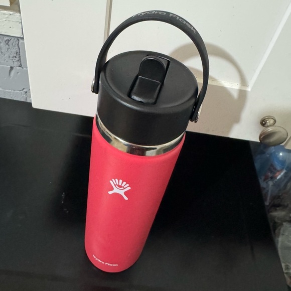 Hydro Flask 24oz. Wide Mouth Zinnia Bright Pink Bottle with Black Lid - Picture 4 of 8